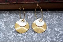 Boucles d'oreilles anneaux acier doré et nacre